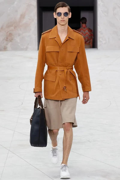 Look 9